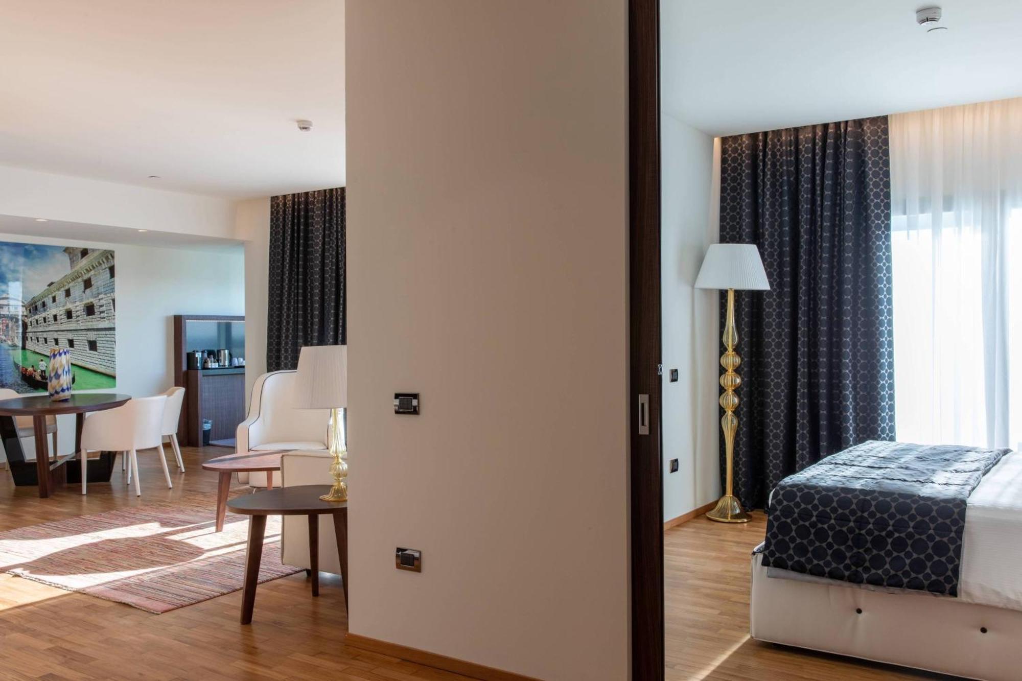 Courtyard By Marriott Venice Airport Тессера Экстерьер фото