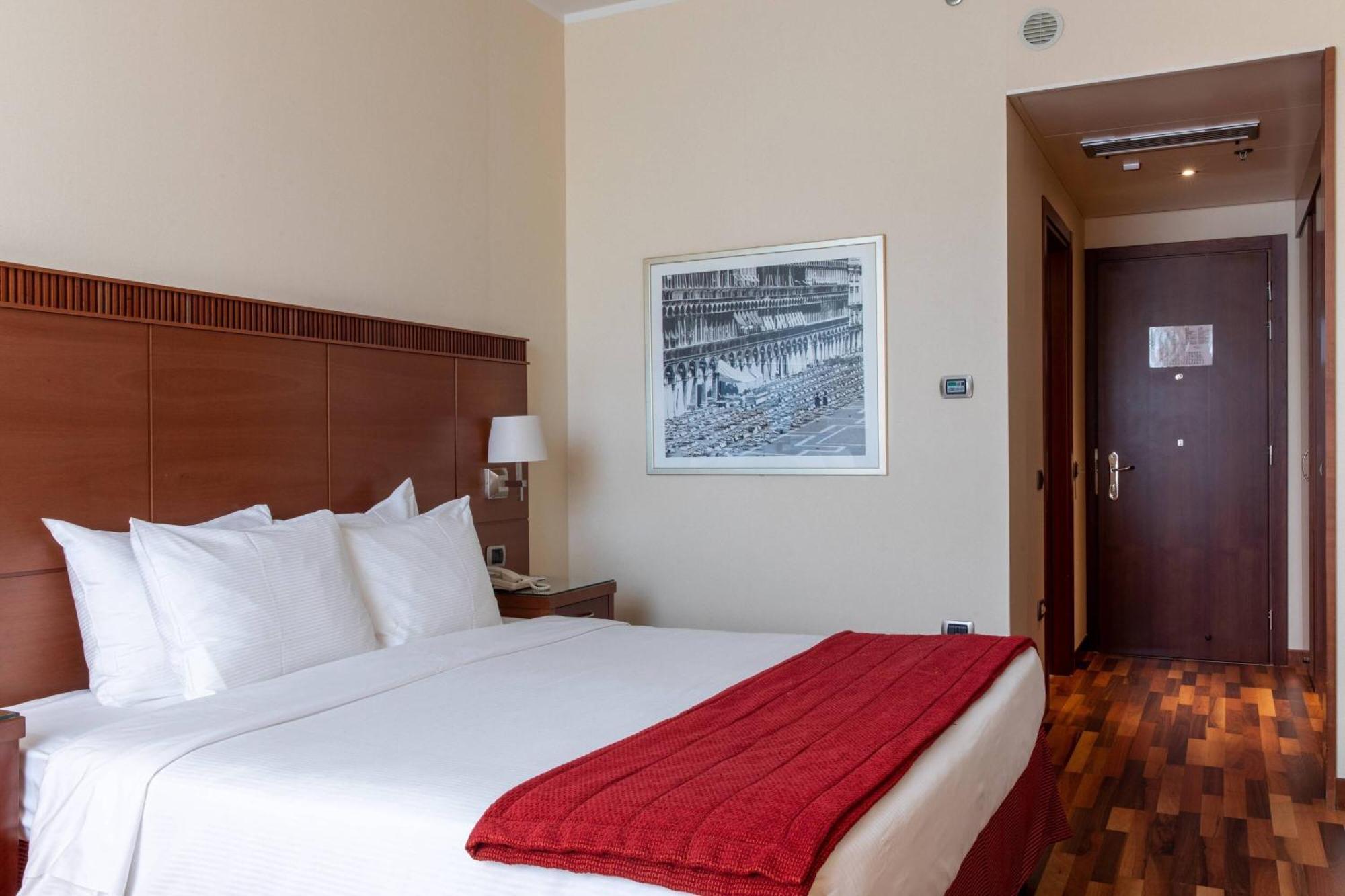 Courtyard By Marriott Venice Airport Тессера Экстерьер фото